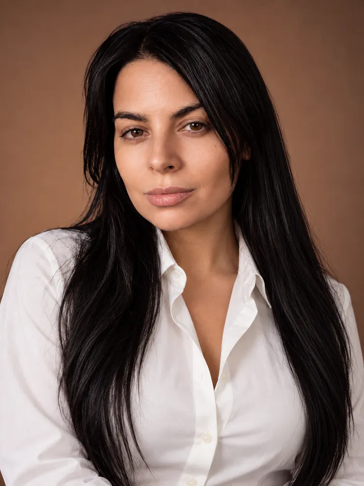 Anabel Butrón — Broker