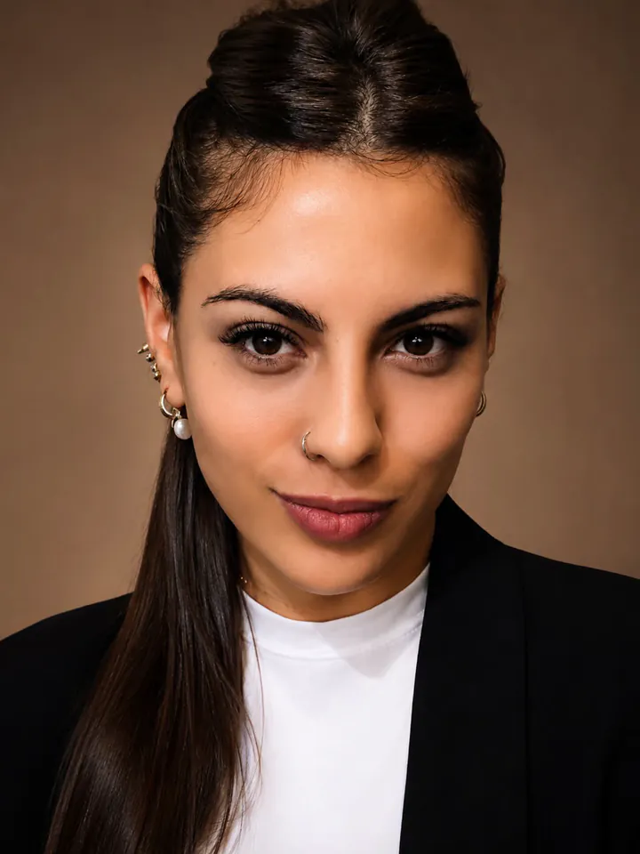 Sol Durán — Front Desk